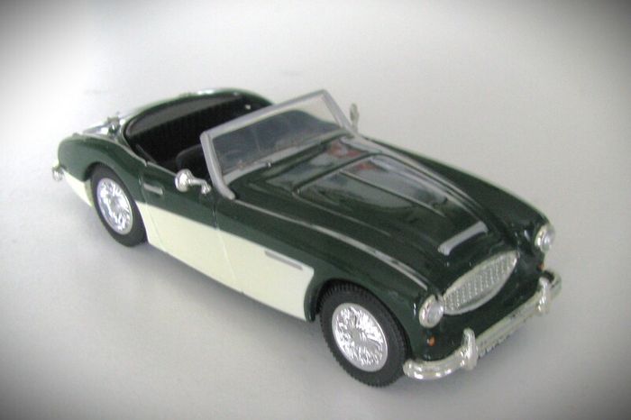 Diecast Model Austin Healey 3000 Mk2 - Collectable Vanguards 1:43