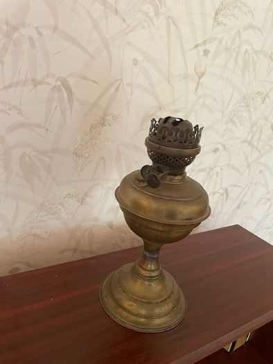 Charming antique brass oil paraffin table lamp