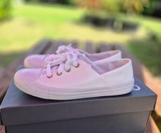 Converse Leather All Stars - Size 5 UK , 39 EU