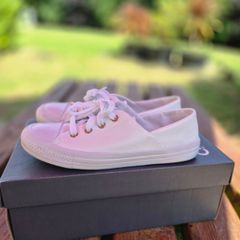 Converse Leather All Stars - Size 5 UK , 39 EU
