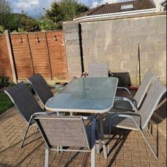 garden table and chairs