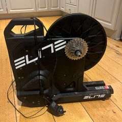 Elite Suito turbo trainer with cooling fan