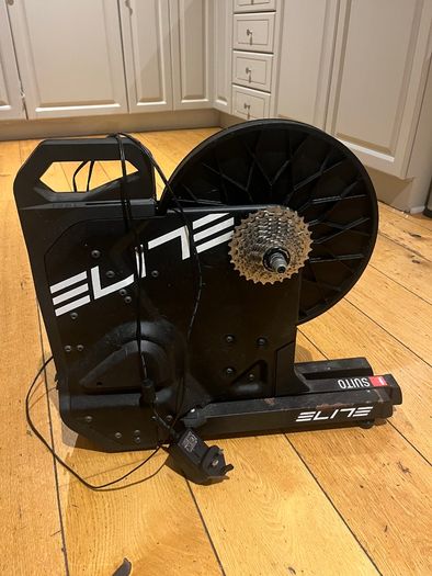 Elite Suito turbo trainer with cooling fan