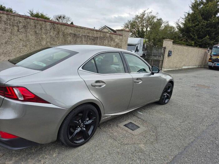 Lexus is300h sport