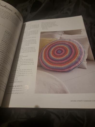 Learn to Crochet: 25 quick and easy crochet projects to get you started (Soft cover)
