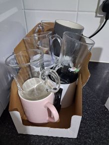 10 mugs / glasses