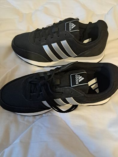 NEW Adidas Trainers - Size 6