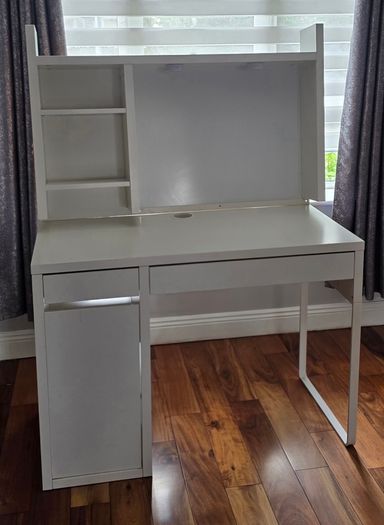 Desk ikea