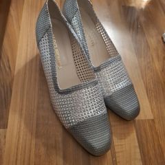 Silver low heeled pumps