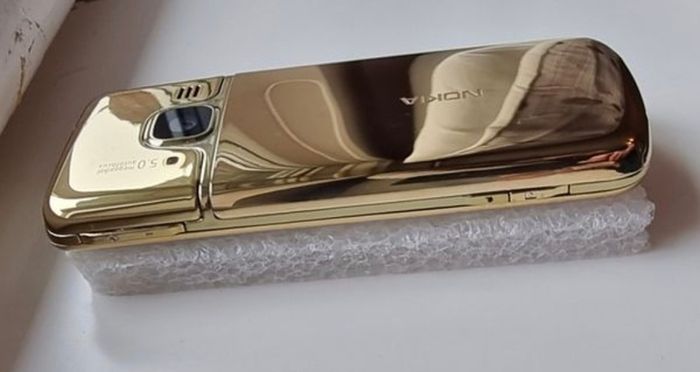 Nokia 6700 Classic Gold Edition