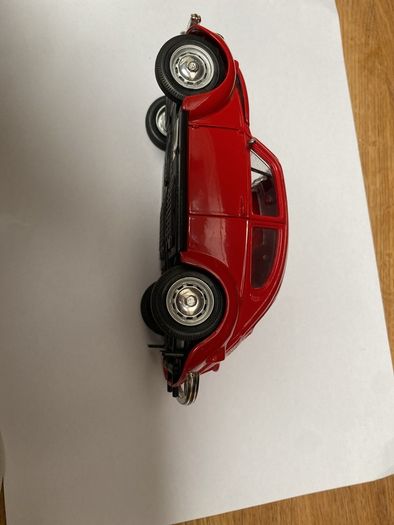 Maisto.volkswagen BW Beetle red midst scale 1:24  die cast VW