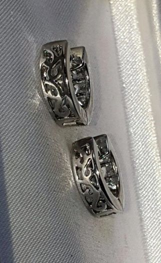 Pristine Vintage Reversible Silver Huggies