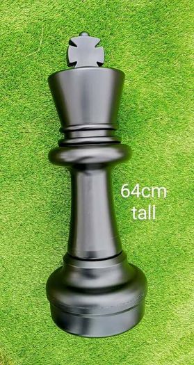 Garden giant chess set