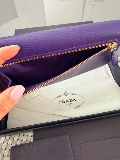 Prada Wallet Authenitc