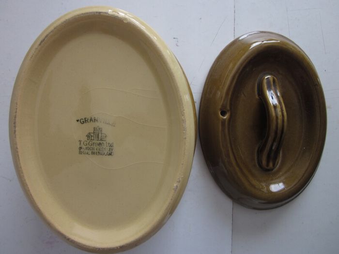 TG Green "Granville" Ceramic Oval Casserole  Lidded Dish