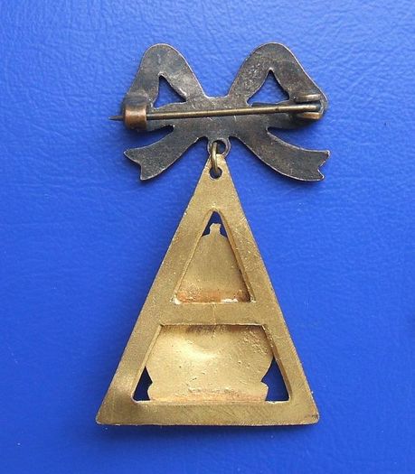 ROYAL CORPS OF SIGNALS - WW2 period sweetheart badge (1940's)