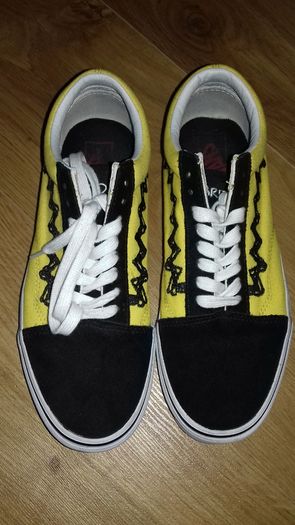 Charlie Brown Old School Vans
