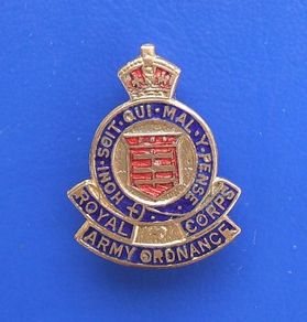 ROYAL ARMY ORDNANCE CORPS sweetheart enamel badge (WW2 period 1940's)