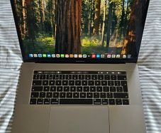 Apple MacBook Pro 15' (2017) i7 16GB RAM 256GB SSD New Battery