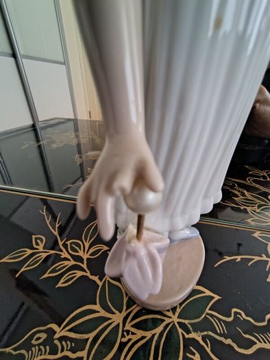Vintage (1990) NAO By Lladro "April Showers" #1126. Damaged.