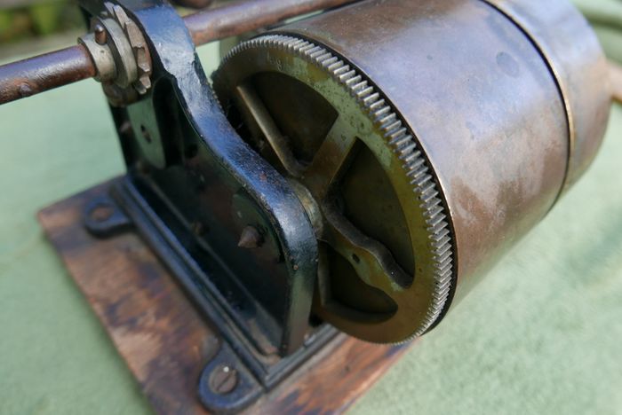 Antique Phonograph Motor - seems to work well