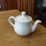White vintage Ceramic Tea pot, like new. Image 2