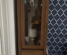 Shelved display cabinet