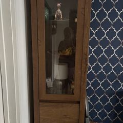 Shelved display cabinet