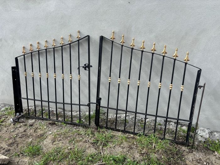 Cast iron gates