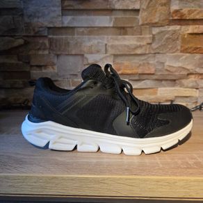Trainers, size 6