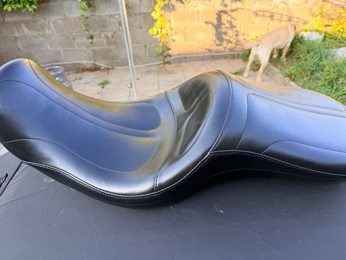 Le Pera Maverick Harley Davidson seat Dyna 06-17