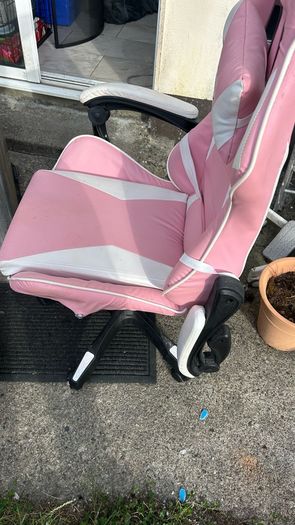 FREE Pink Gaming Chair