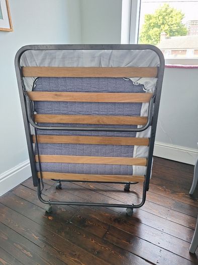 Fold up guest bed