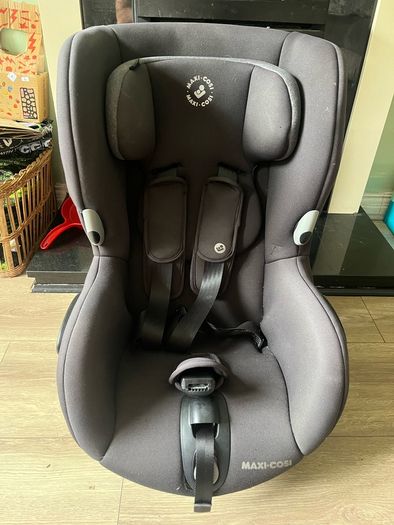 maxi cosi swivel child's car seat