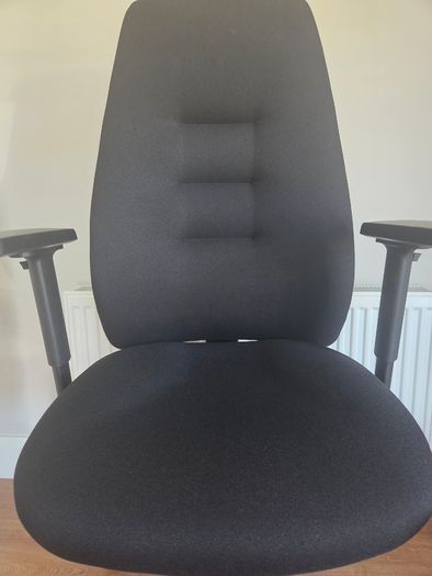 Office chair, barely used, great condition