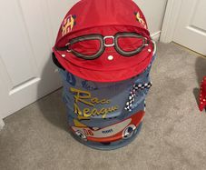 Toy storage box