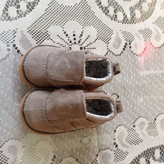 Boys brand new shoes size is 1 (uk 0.5)