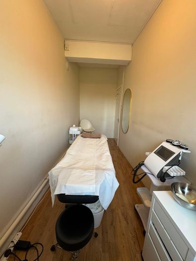 Nail table & Beauty Room Available to rent Dublin