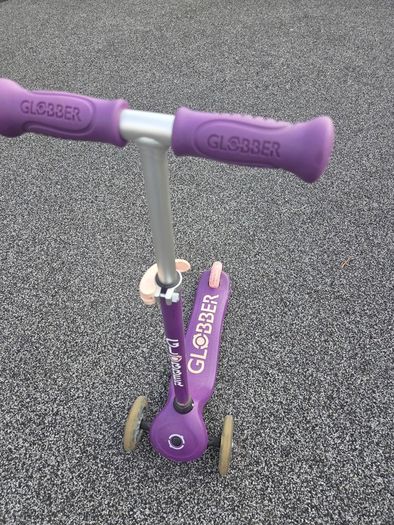 Globber pink scooter, barely used, great condition