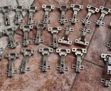 Door hinges