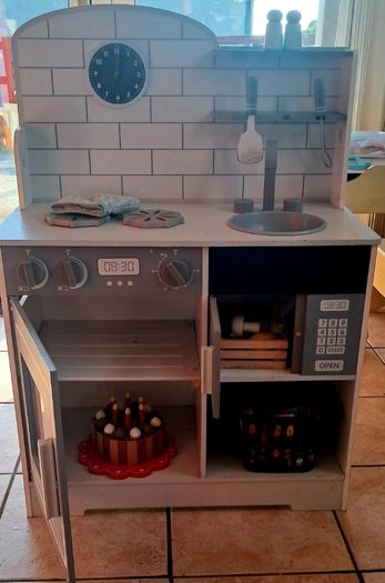 Toy kitchen