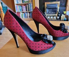 Merbur dark red / black polka high heels size 6