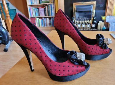 Merbur dark red / black polka high heels size 6