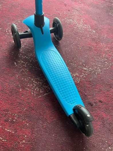 3 Wheel Scooter