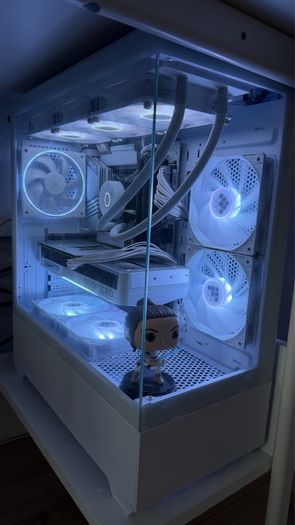 49 OLED RTX 5070ti i9 work/gaming setup