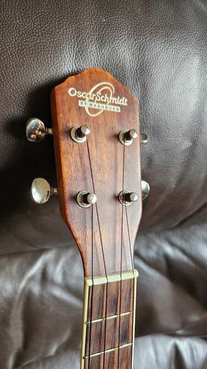 Oscar Schmidt OU6LCE Ukulele with case