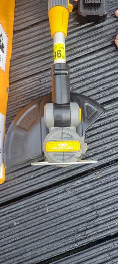 battery titan strimmer