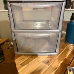 Plastic storage unit