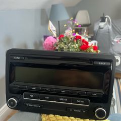 VW Bluetooth radio (code included) RCD 310(RNS315) Premium 8 in perfect condition