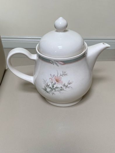 Vintage Keltkraft designed by Noritake Pennfield 9172 teapot & sugar bowel